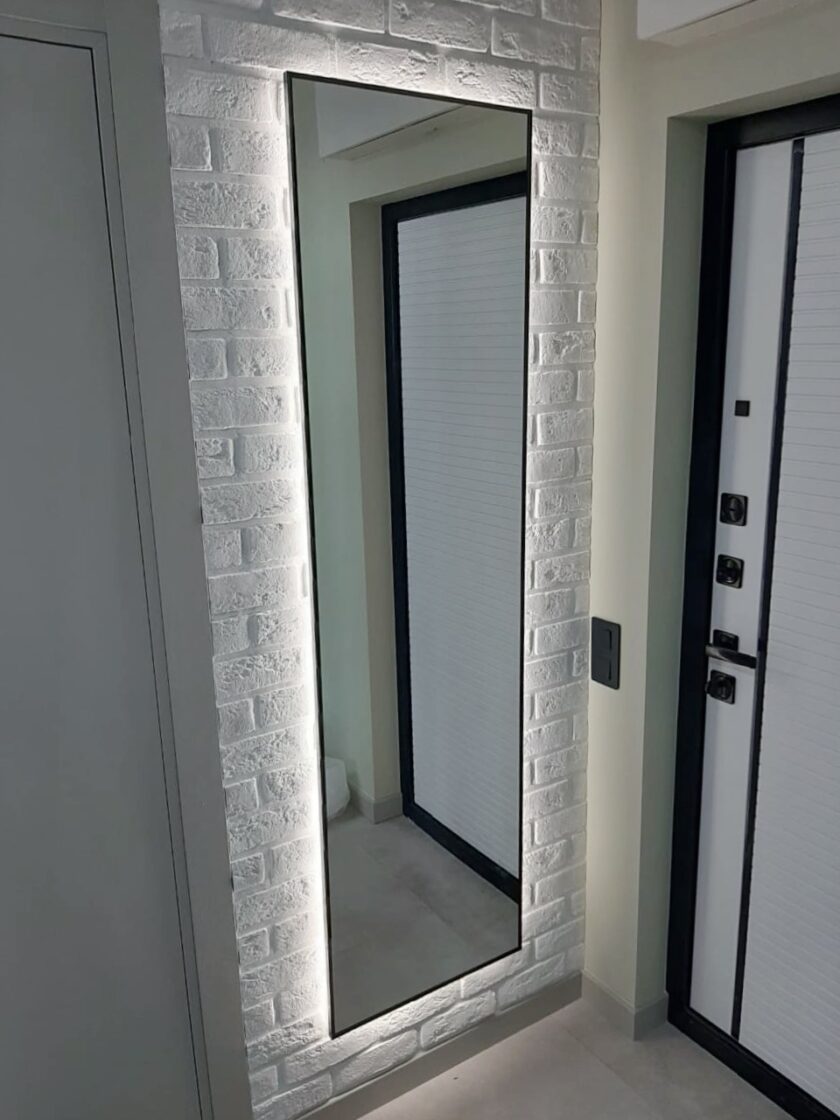 Зеркало с подсветкой в алюминиевой раме