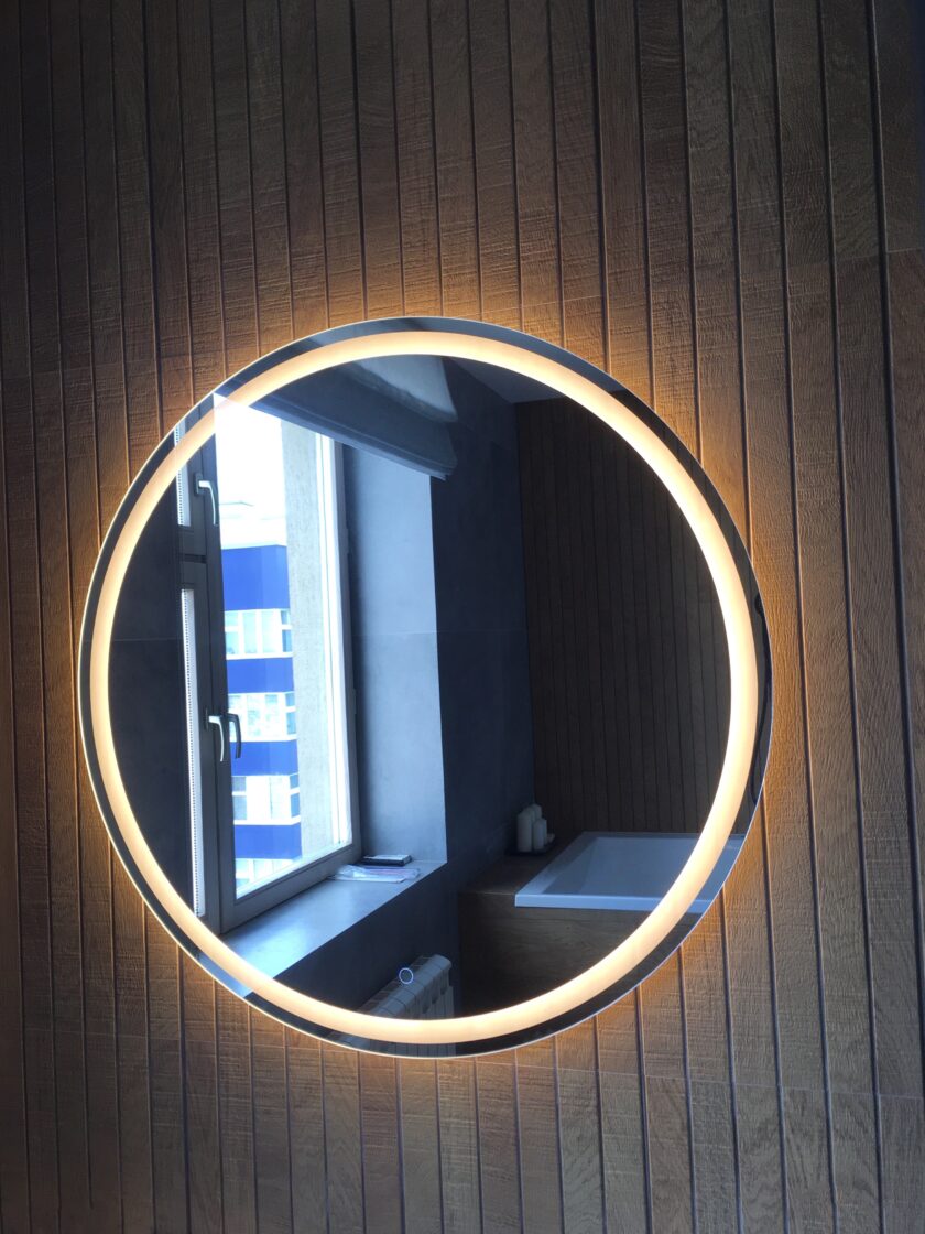 Круглое зеркало с фронтальной подсветкой