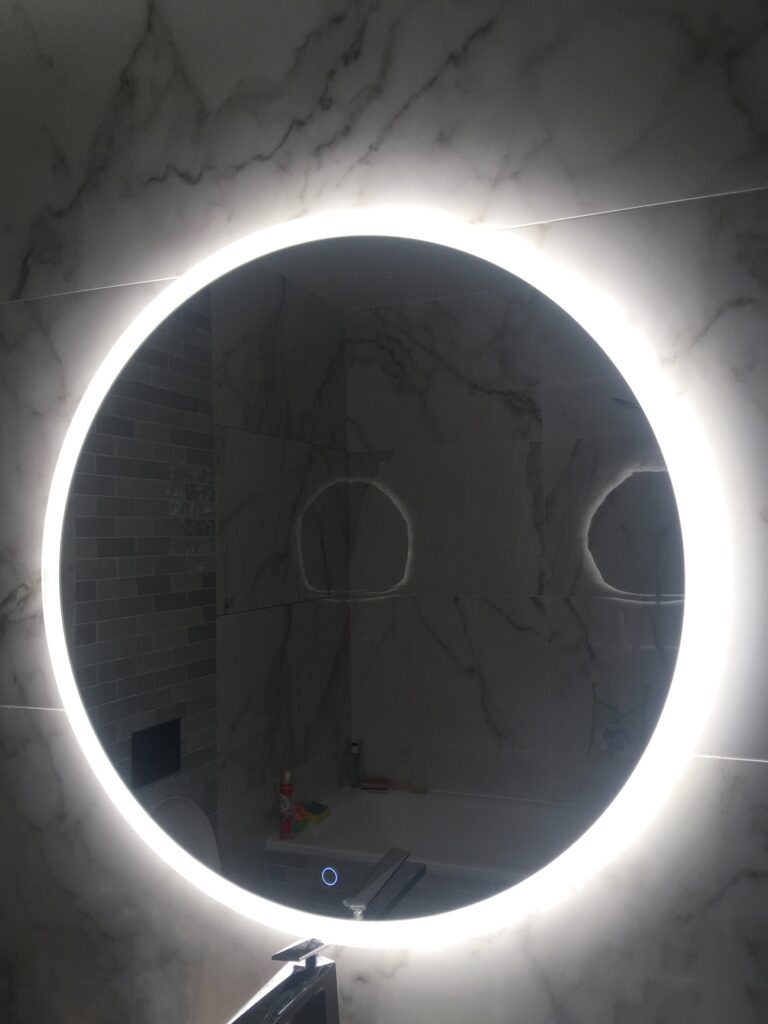 Круглое зеркало с подсветкой по краю